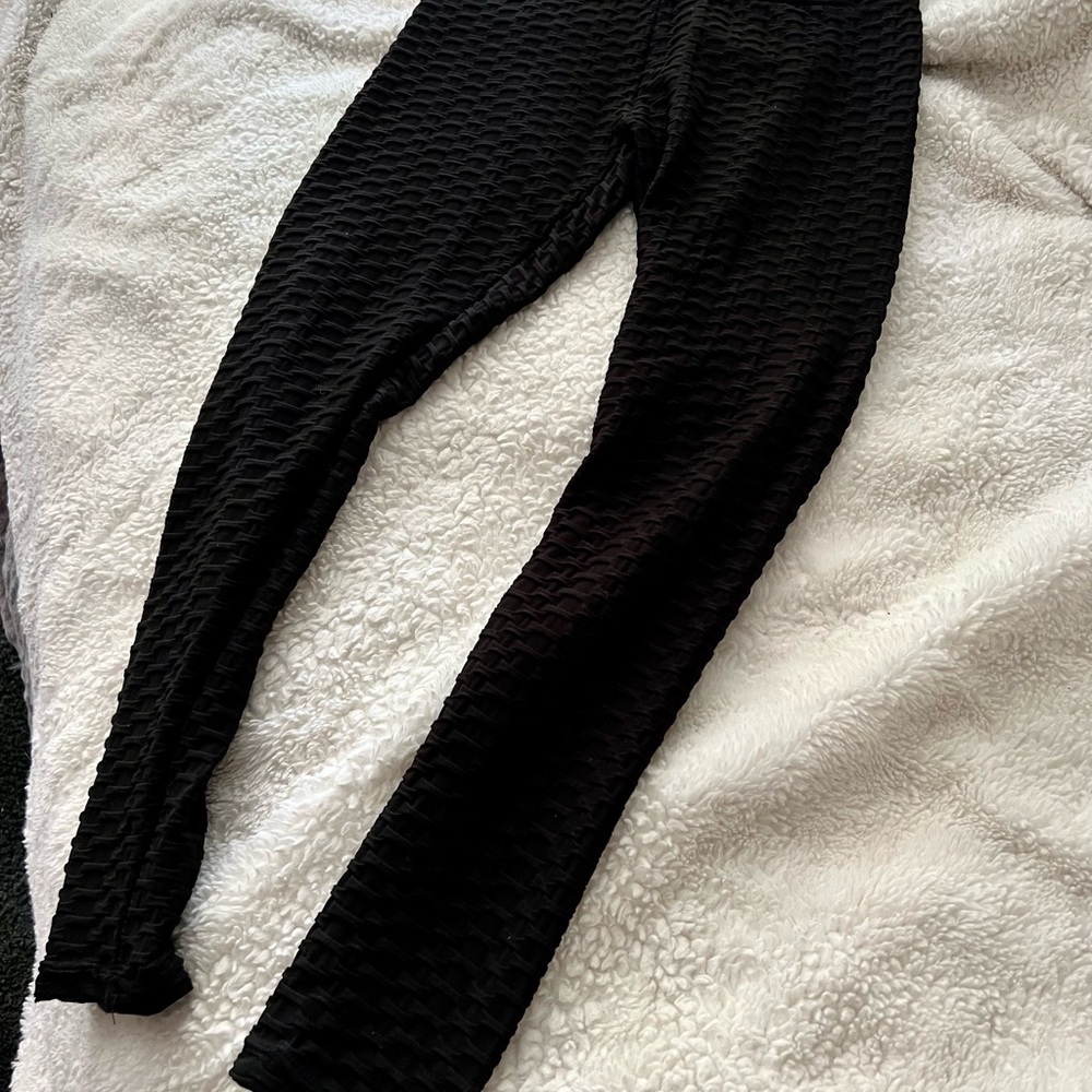 Fitted stretching texture leggings